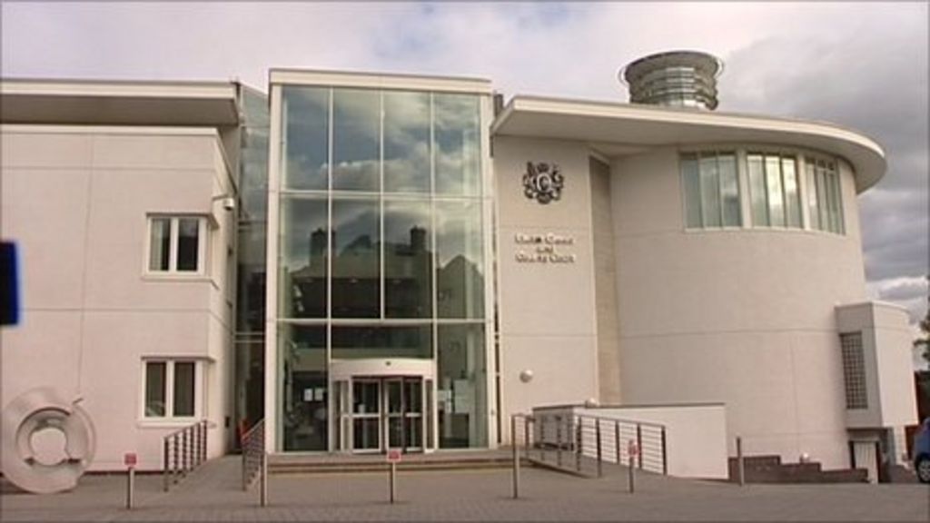 Devon paedophile Stephen Manley on offenders' course - BBC News