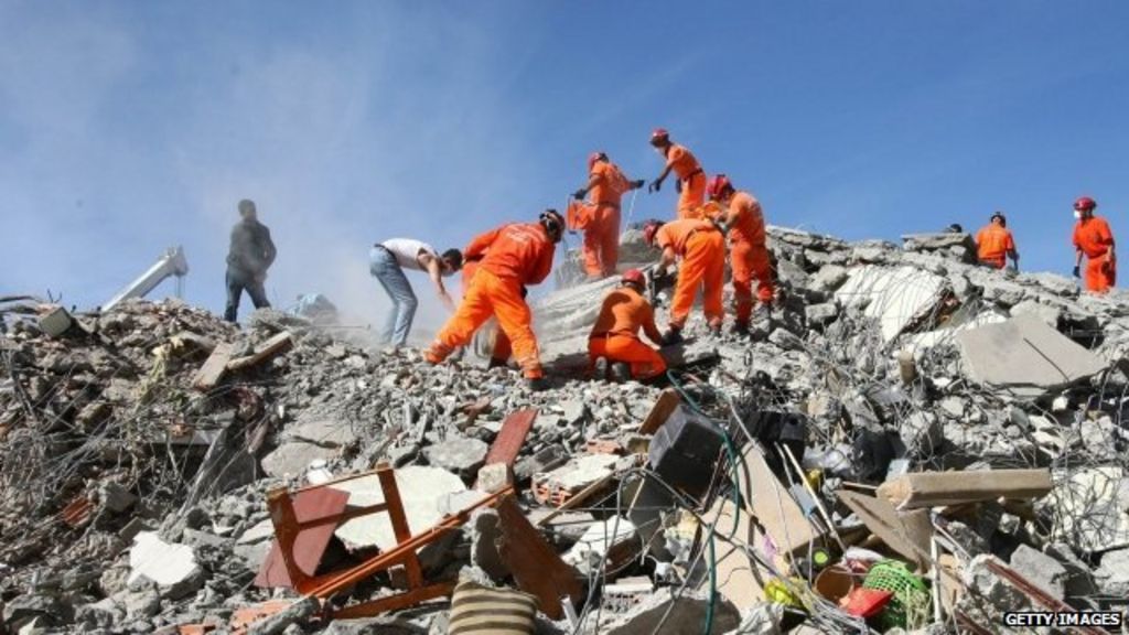 Turkey earthquake Desperate search for survivors BBC News