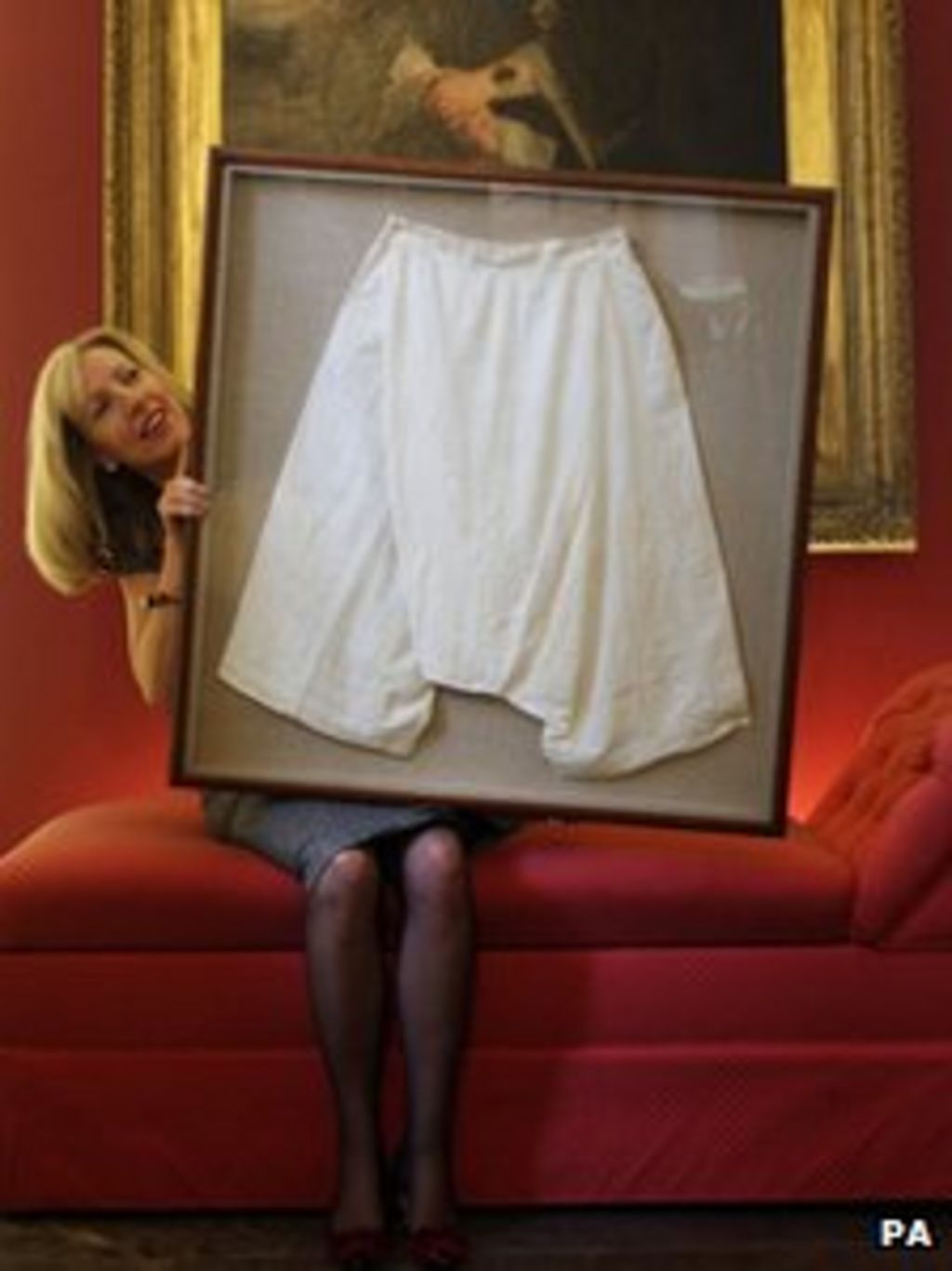 Queen Victoria's big bloomers fetch £10,000 BBC News
