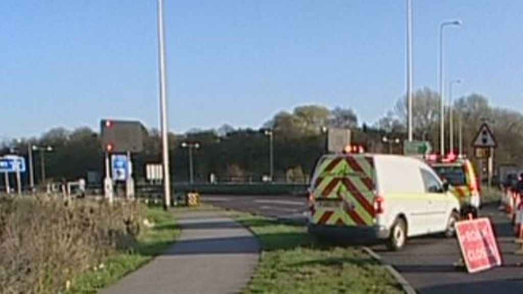 Pedestrian Killed In Nottinghamshire M1 Crash Bbc News 