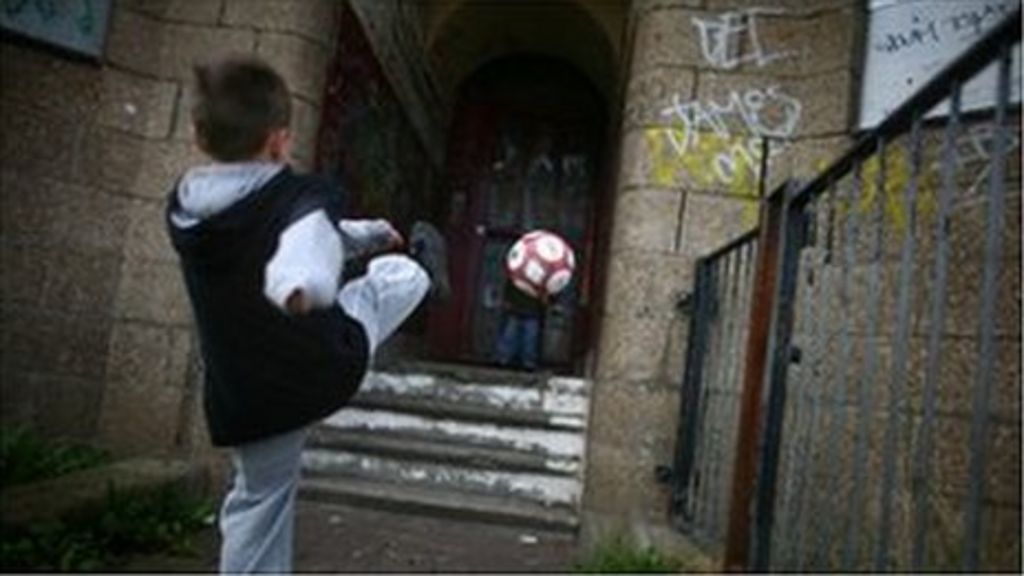 More Northern Ireland children live in poverty DSD report BBC News