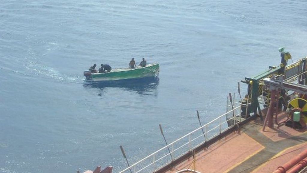 Philippines sailors given lessons in how to beat Somali pirates - BBC News