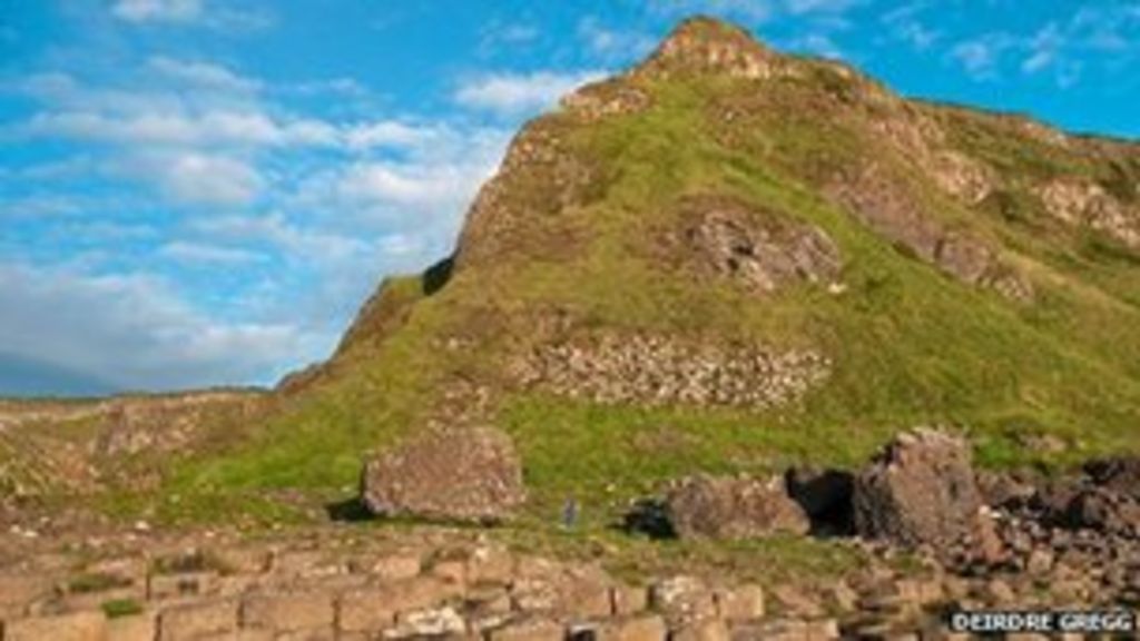 Rise in number of tourists to Northern Ireland - BBC News