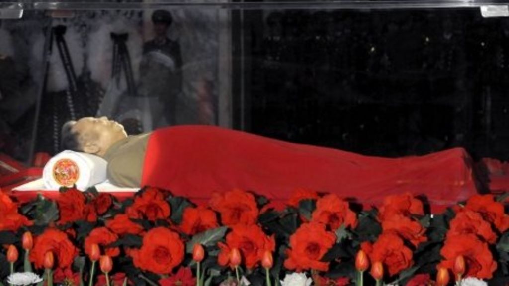 North Korea to display Kim Jong-il's body permanently - BBC News