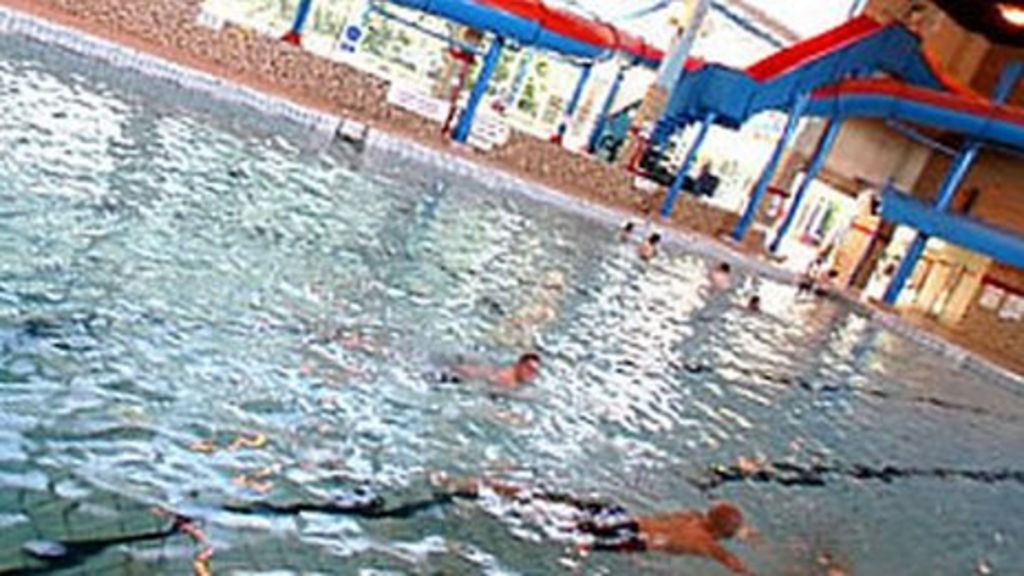 queens park leisure centre booking