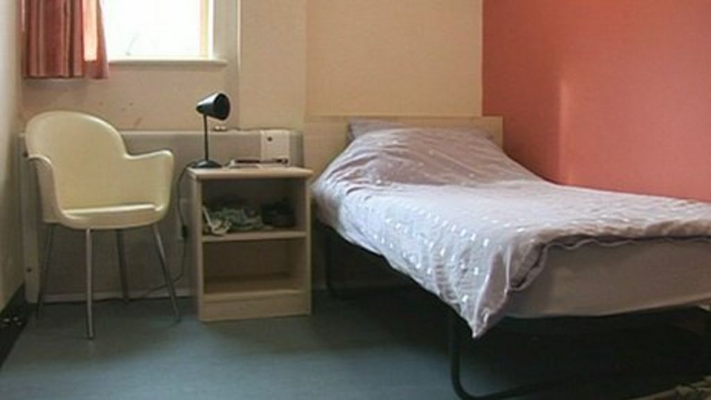 Oxford shelter lets homeless use floor BBC News