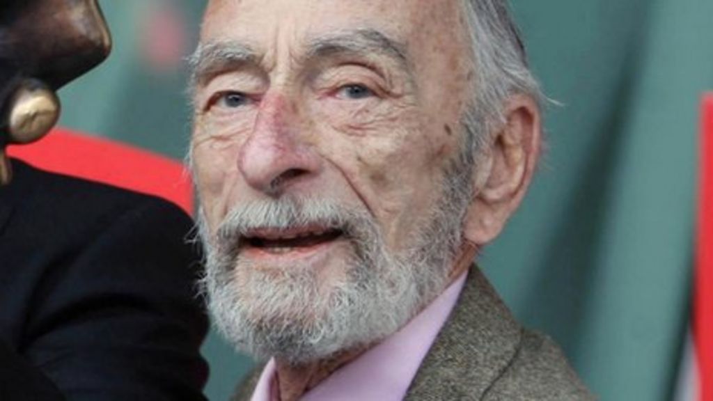 Irish actor David Kelly dies aged 82 - BBC News