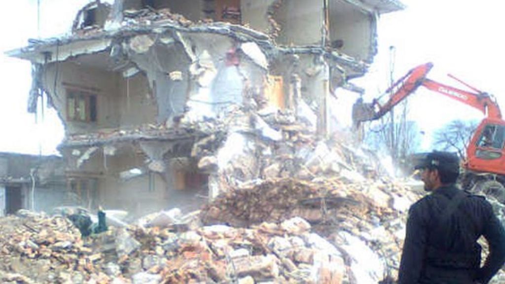 Osama Bin Laden compound demolished in Pakistan - BBC News