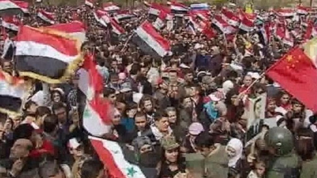 Pro-Assad rally in Syrian capital Damascus - BBC News