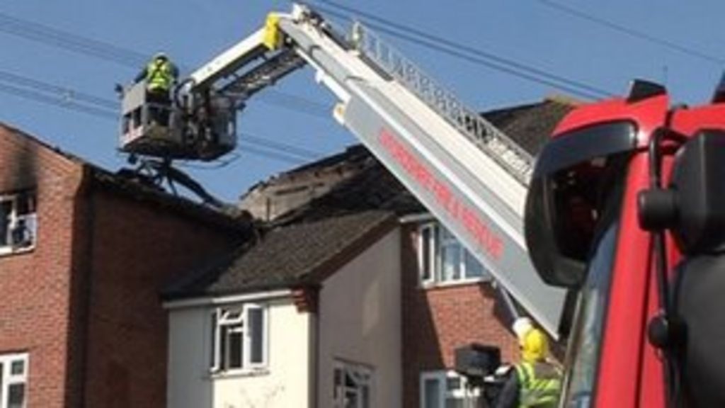 Eleven rescued from Didcot flats fire BBC News