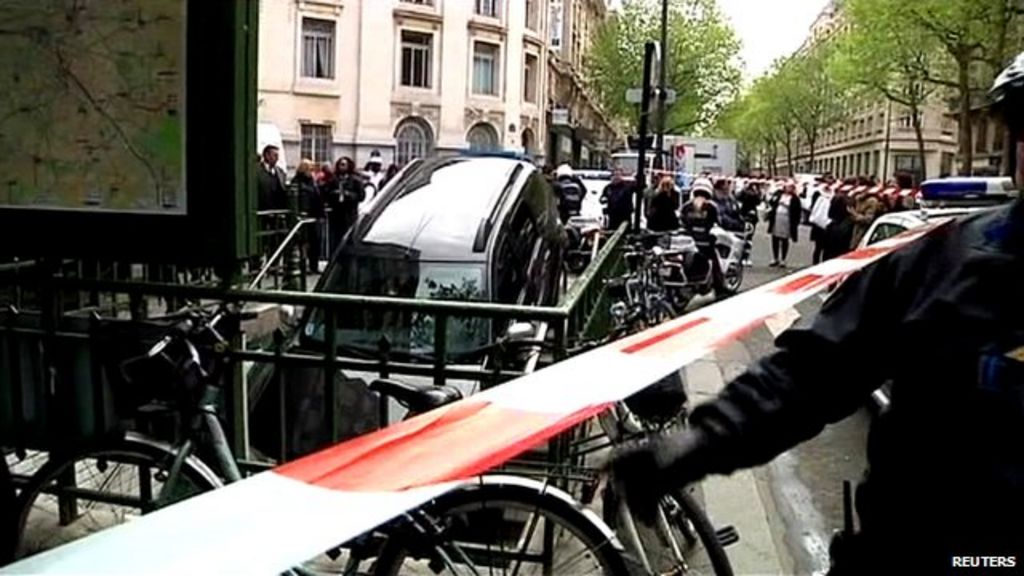 Man traps car on station steps BBC Newsround