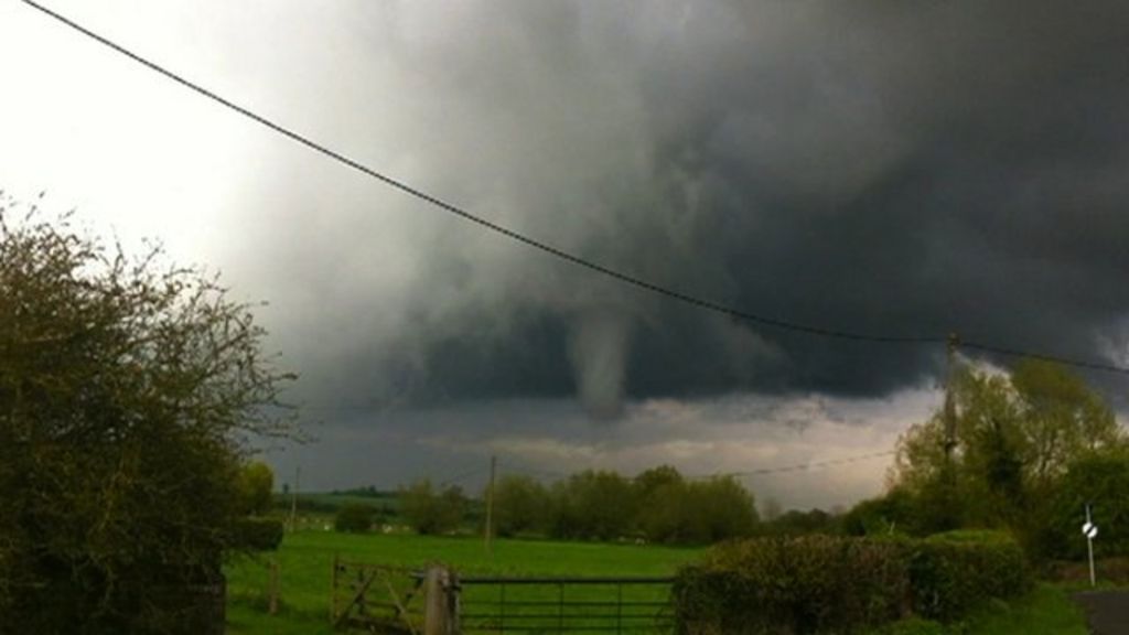 Tornado reported during storm in Oxfordshire BBC News