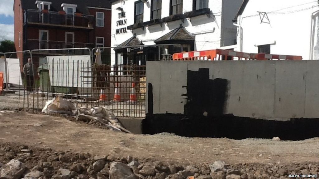 UptonuponSevern flood defences unveiled BBC News