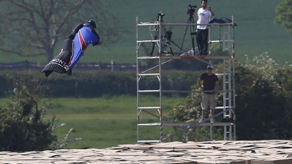 The world's first skydive without parachute BBC News