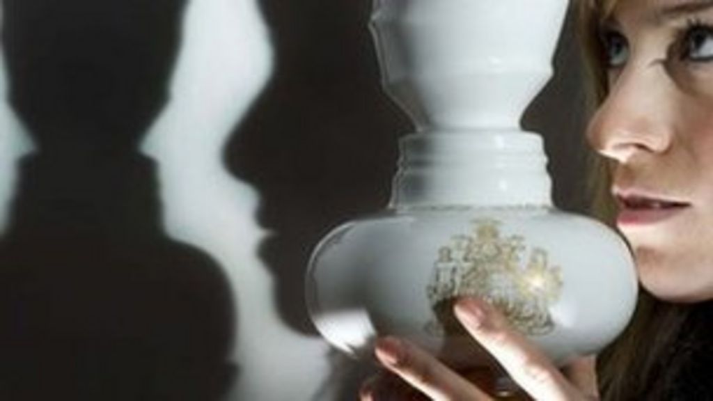 Vase With Hidden Royal Faces Marks The Queen S Diamond Jubilee In