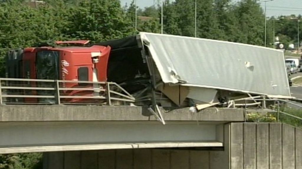 Road Closed After Lorry Overturns At Copdock Interchange - BBC News