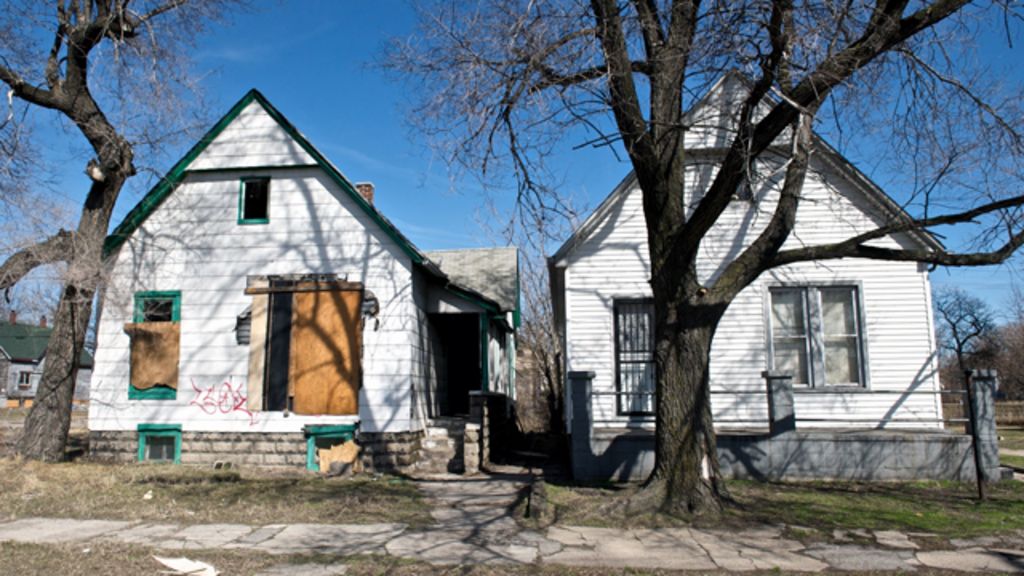 Detroit: The Ruins Left Behind When City Loses Half Its Population ...