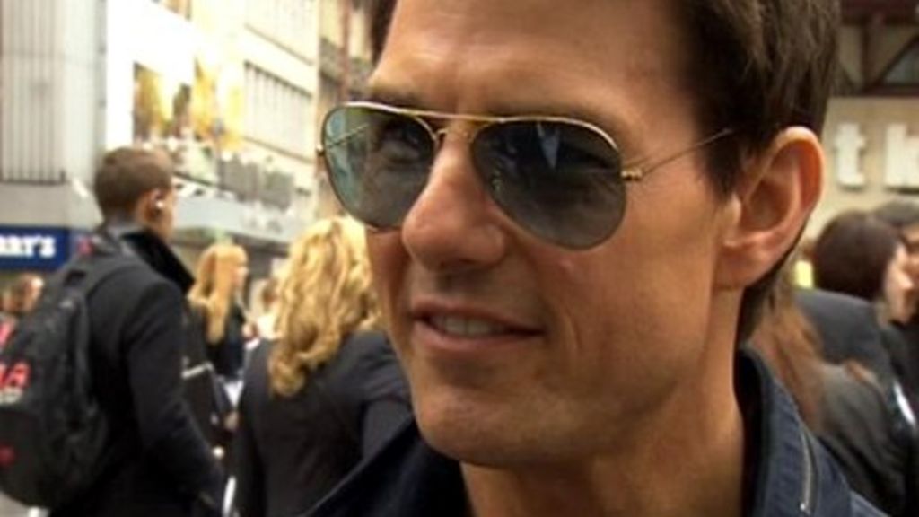 Tom Cruise 'Rock of Ages needed a monkey' BBC News(00)