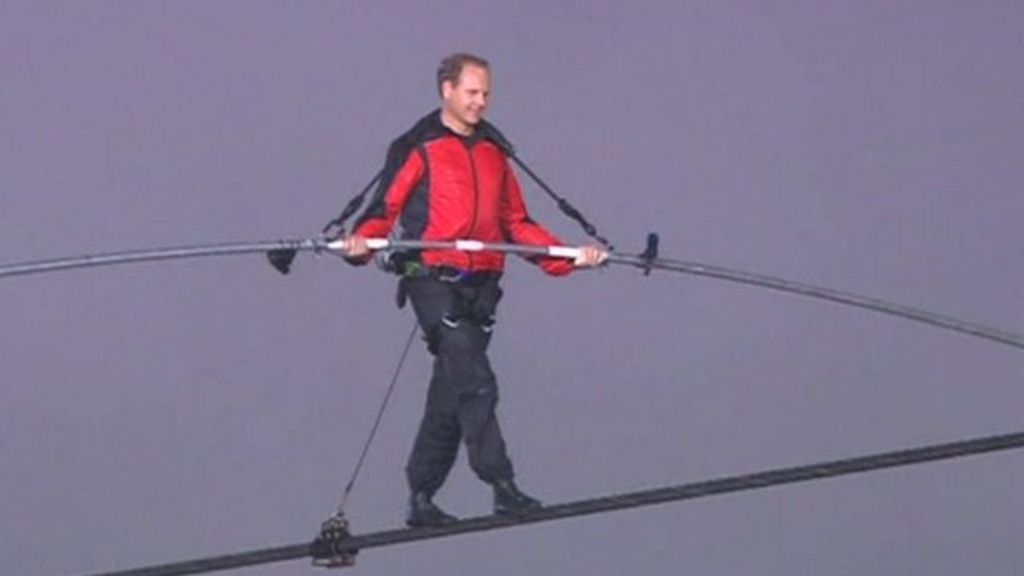 Nik Wallenda completes Niagara Falls tightrope walk BBC News