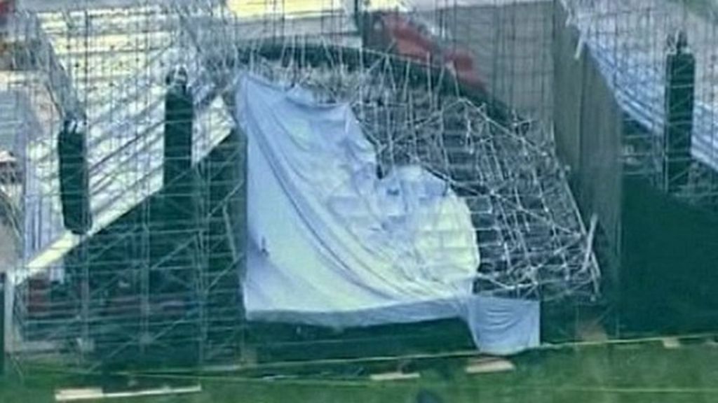 Radiohead stage collapse kills one in Canada BBC News