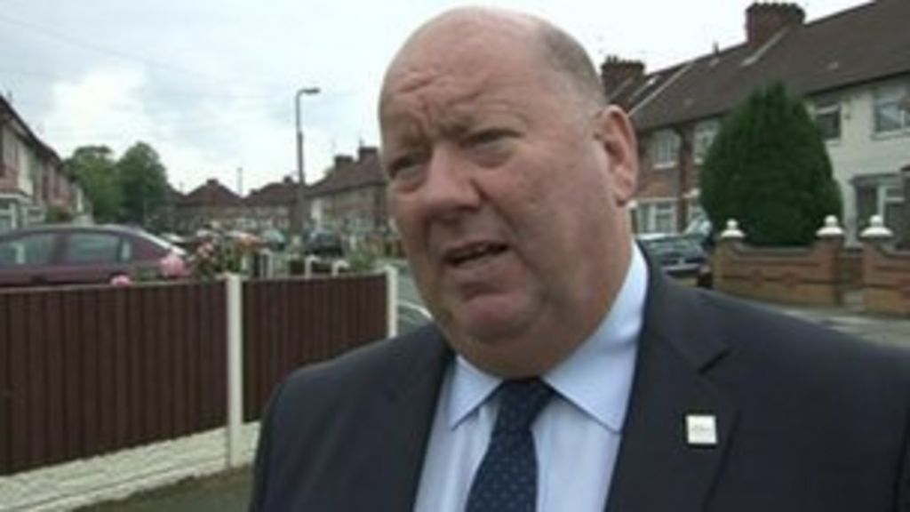 Mayor of Liverpool visits fatal shooting scene in Norris Green - BBC News