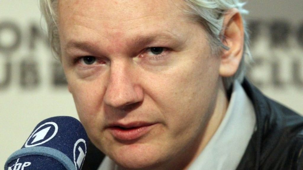Julian Assange 'buoyed by support' says mother - BBC News