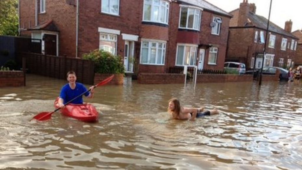 Flooding North Tyneside Man Canoes Down Street Bbc News 8490