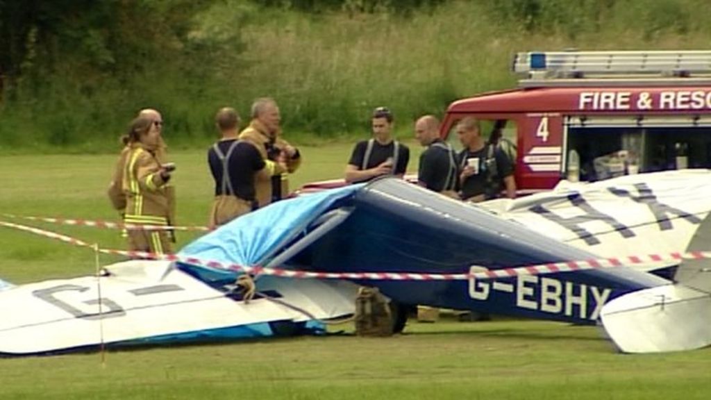 Pilot Dies After Vintage Plane Crashes In Bedfordshire - BBC News