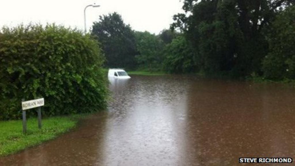 Floods Prompt M50 Closure And Ross On Wye Homes Evacuation Bbc News 