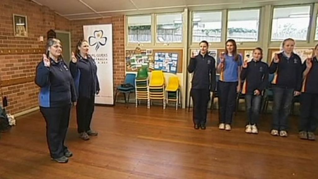 Girl Guides Australia drops oath of allegiance to Queen 