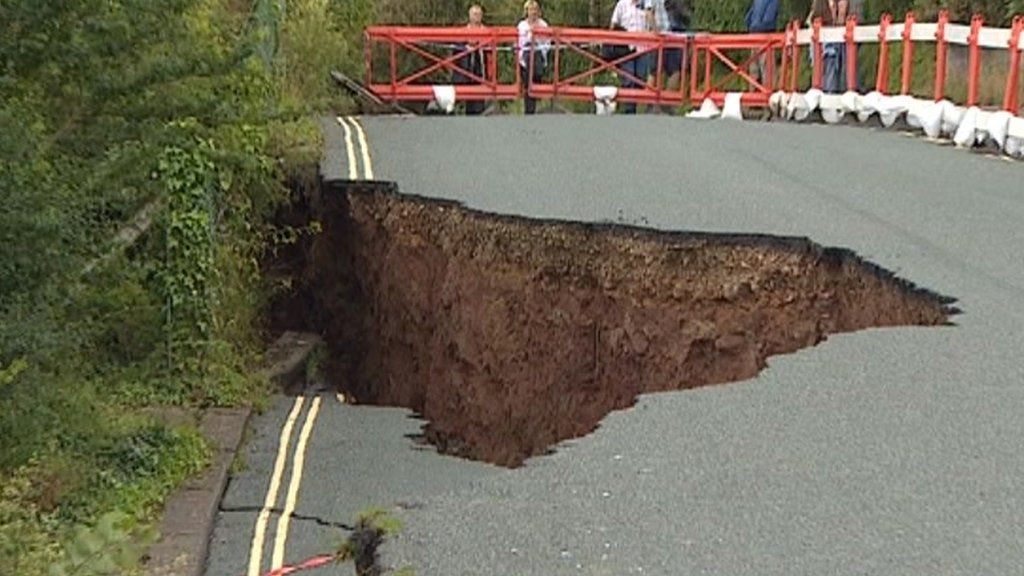 Collapse shuts Devon coastal road BBC News