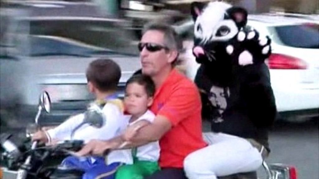 The 'furry' movement gaining popularity in Mexico - BBC News