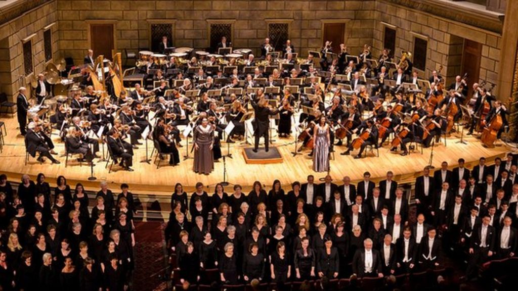 Tough times ahead for US orchestras - BBC News