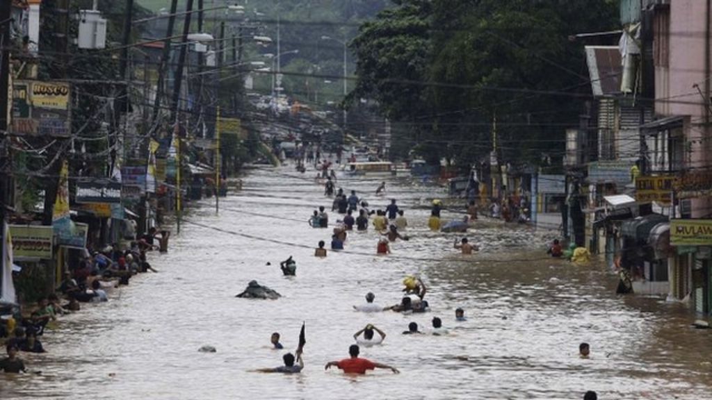 Devastating floods hit Philippines - BBC News