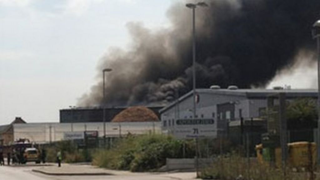 Biggest fire 'for years' in Dagenham, London BBC News
