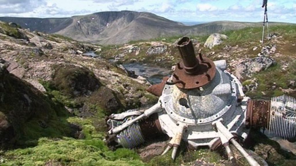Mountain air crash remembered BBC News