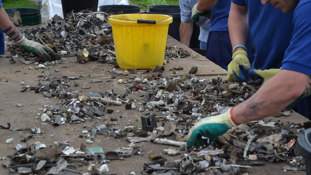Guernsey prisoners sort recycling from metal waste BBC News