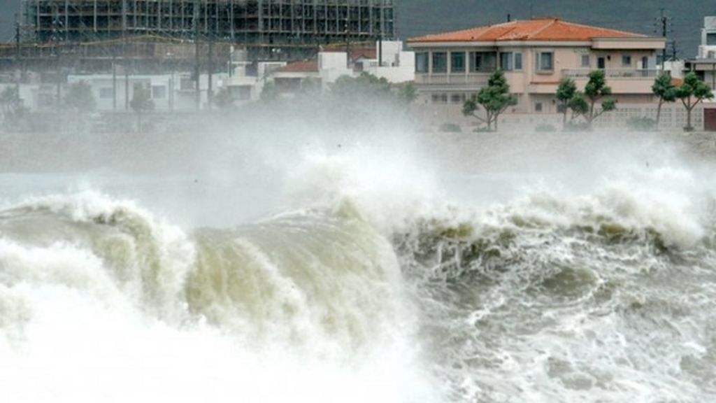 japanese-isle-of-okinawa-is-battered-by-typhoon-bbc-news