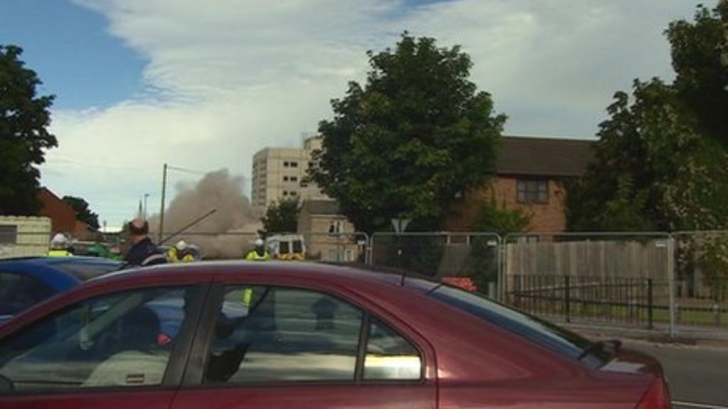 Normansell Tower 'eyesore' in Aston demolished - BBC News