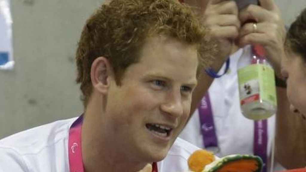 Prince Harry naked photos: royals decide not to pursue Sun 