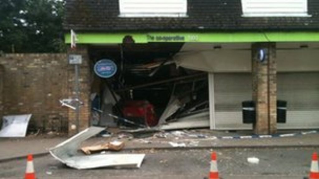 Cambridgeshire ram-raids: Two arrested - BBC News