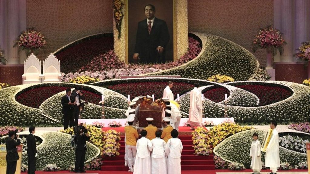 Funeral Held For Moonie Church Founder Sun Myung Moon Bbc News