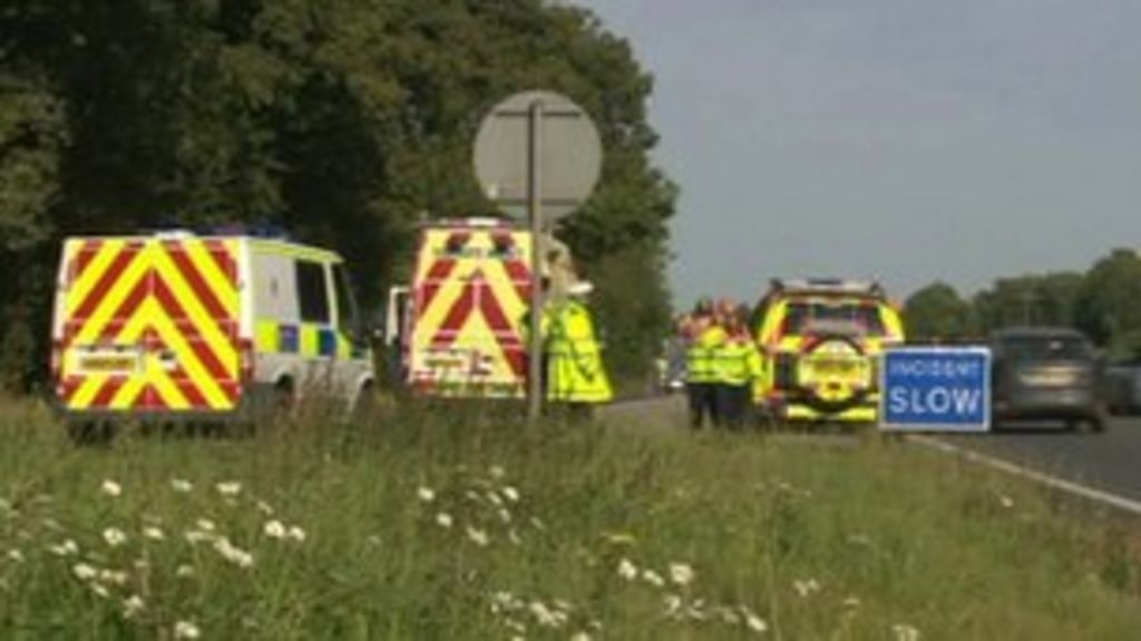 Two hurt as plane crashes in Hampshire BBC News