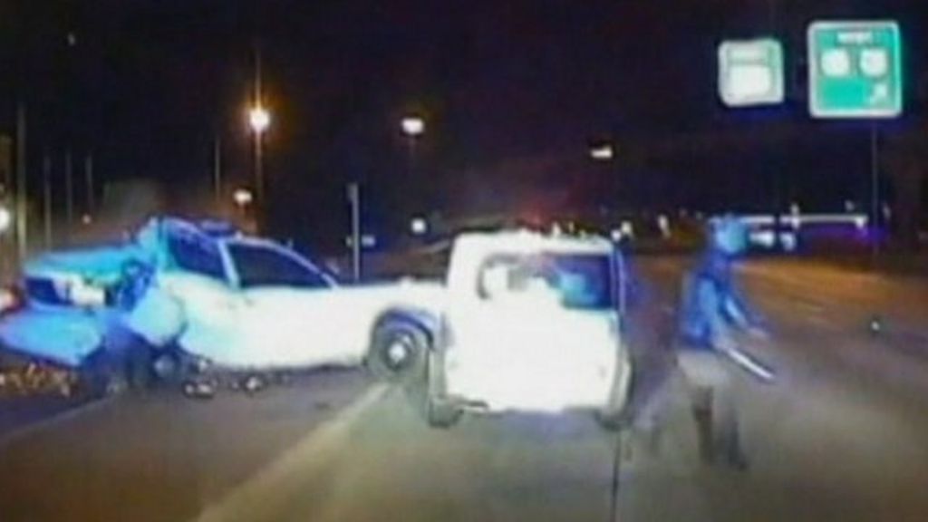 Police car camera captures Texas car crash rescue BBC News