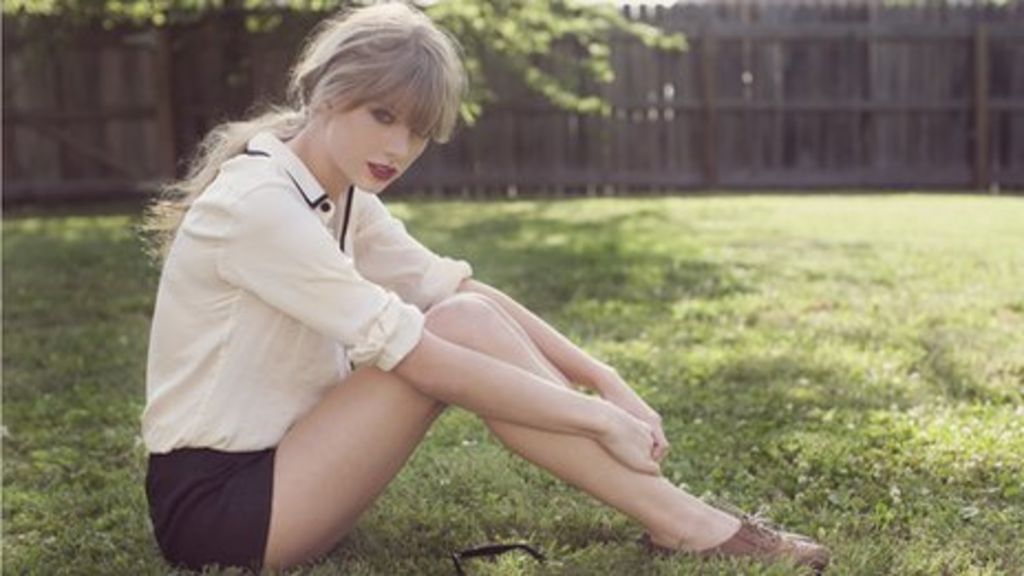 Taylor Swift 'freaked out' by intrusive paparazzi BBC News