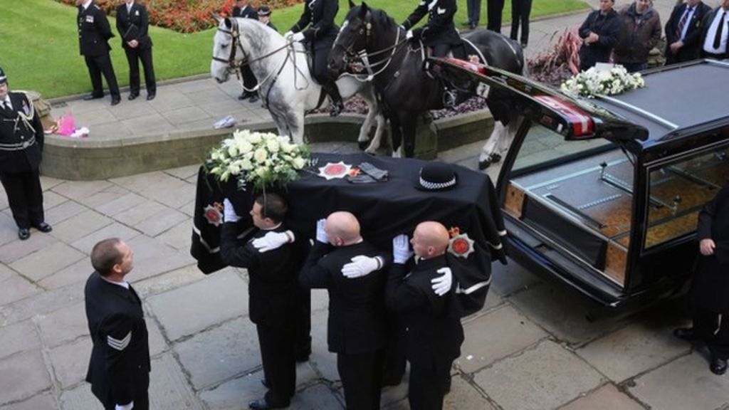 Funeral for shot police officer - BBC News
