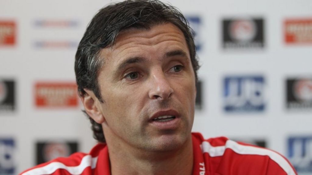 Gary Speed family 'boosted by fan tributes' - BBC News