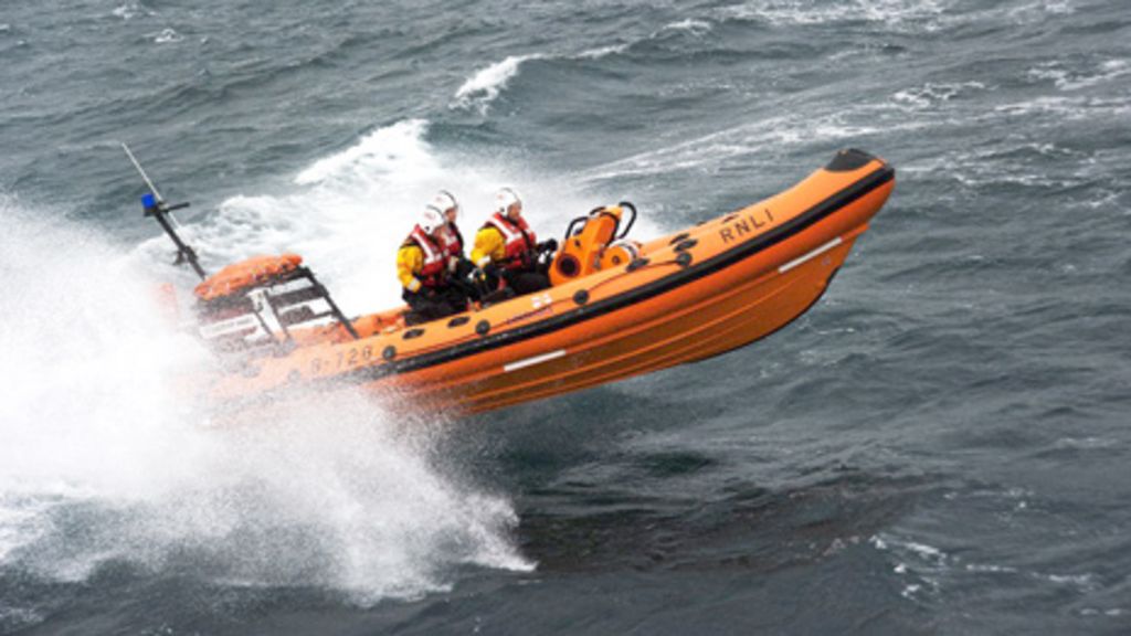 'Disorientated' Burry Port fishing boat runs out of fuel BBC News