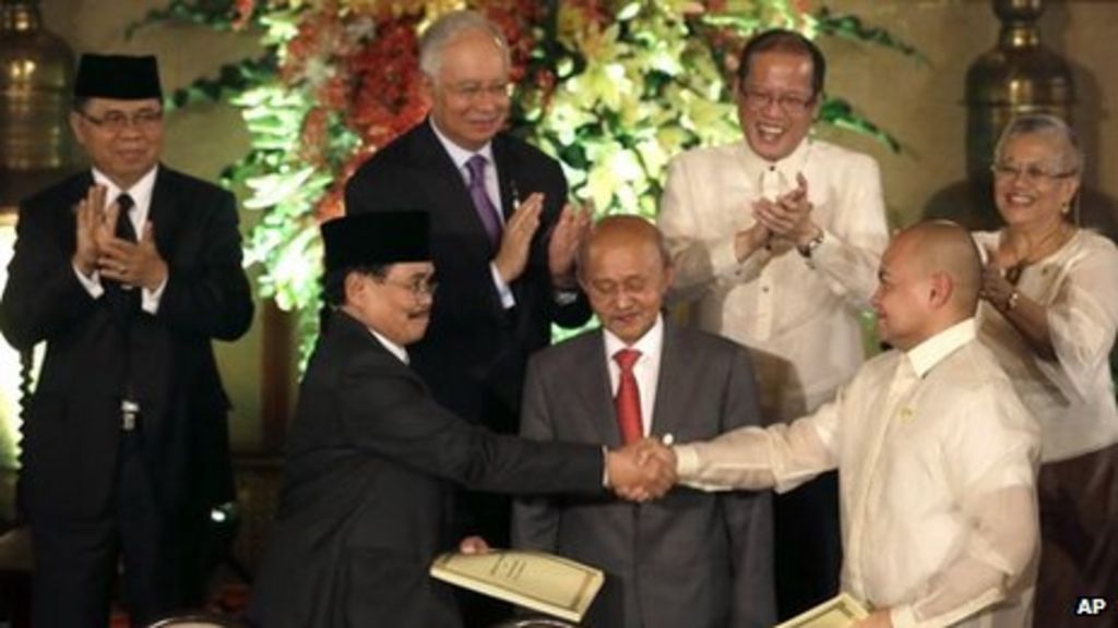 Philippines And Muslim Rebels Sign Key Peace Plan Bbc News 