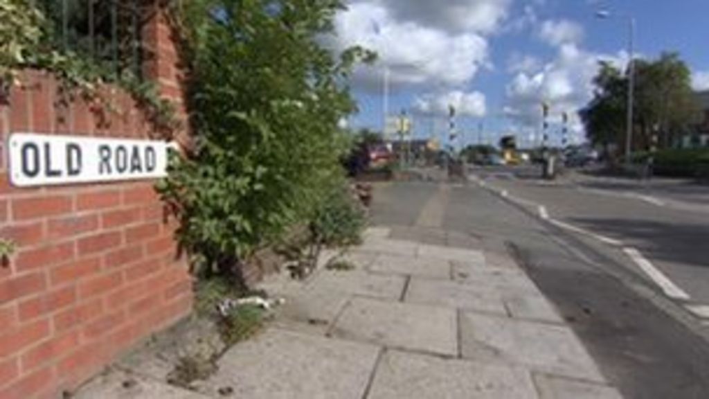 Gravesend crash Five injured and police car damaged BBC News